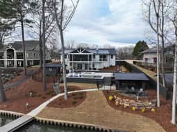 Lake Oconee Lake front with Pool