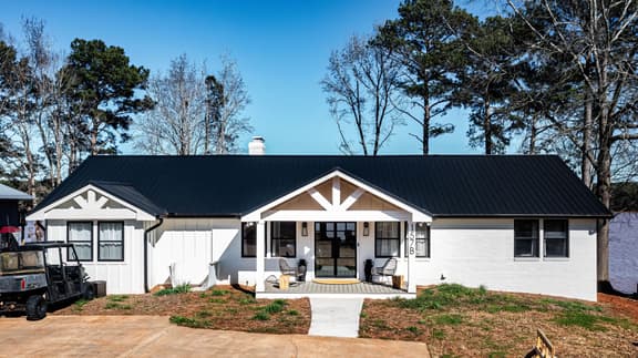 Lake Oconee Lake front with Pool